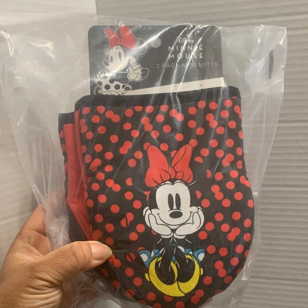Disney Minnie Mouse Kids Mittens - Red and Black, gloves for use in the kitchen